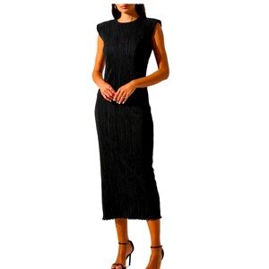 ASTR the Label - Plisse Straight Neck Midi Dress - Black / S
Color: Black / S